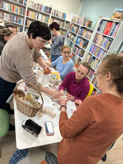 Malowanie pisanek metodą batikową