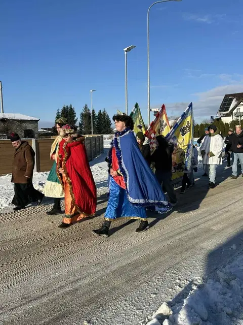 Orszak Trzech Króli ulicami Konarzyn